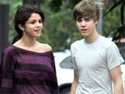 మాది కేవలం స్నేహం మాత్రమే, ఆ సంబంధం కాదంటున్న పాప్ సింగర్