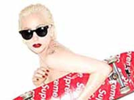 స్కేటింగ్ యాడ్‌లో నగ్నంగా అందాలను ప్రదర్శించిన పాప్ సింగర్