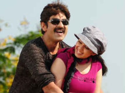 ప్రేక్షకుడు నిద్రపోతున్న వేళ (చార్మి కొత్త సినిమా రివ్యూ)