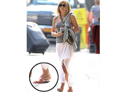 కుక్క పేరుని టాటూగా అక్కడ వేయించుకున్న హీరోయిన్