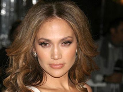 ఆమె కావాలని పట్టుబడుతున్న పార్టిసిపెంట్స్