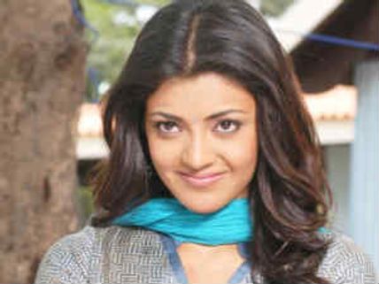 బట్టలషాపులో పనిచేసే కాజల్‌ని తెచ్చి హీరోయిన్‌ని చేసా