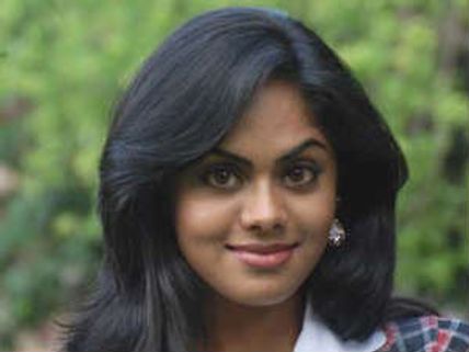 రాధ కూతురుకి అతన్ని పట్టుకున్నాకే...