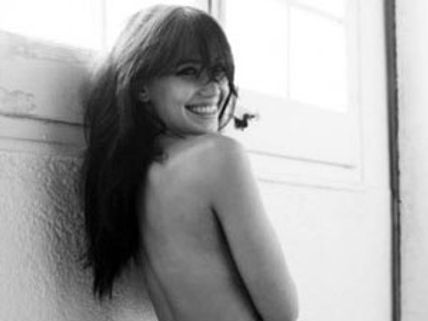 ప్లేబాయ్ మ్యాగజైన్‌కి అర్ద నగ్నంగా ఫోజు ఇచ్చిన మోడల్