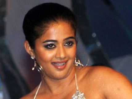 ప్రియమణి..వీరప్పన్ భార్య వివాదం