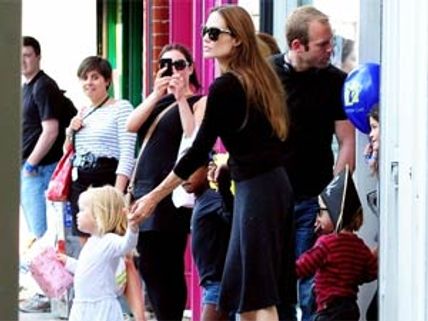 మంచి హీరోయిన్ ఐతే సరిపోదు మంచి తల్లి కూడా కావాలి