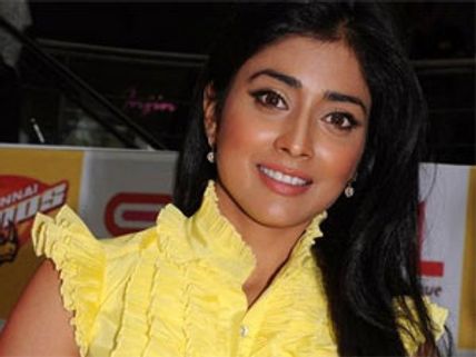 అడగలేదంటూ శ్రియ ఫీలవుతోంది