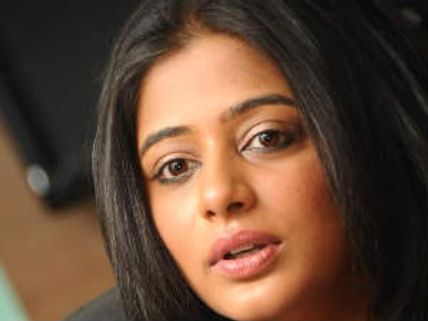 క్షమాపణ చెప్తాను వదిలేయండి: ప్రియమణి