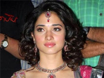 నా కరెక్ట్ వయస్సు ఎంతంటే: తమన్నా