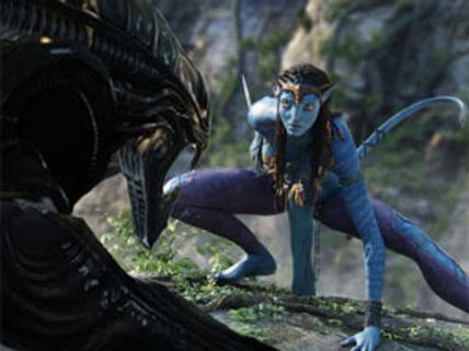 ఏలియన్స్ మధ్య జరిగే భీకర పోరాటమే సినిమా..