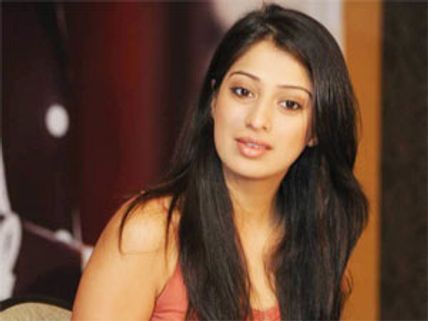 లక్ష్మీరాయ్ కి అంత సీన్ లేదని తేల్చేసాడు
