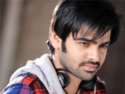సెట్స్ నుంచి కోపంగా హీరో రామ్ బయిటకు