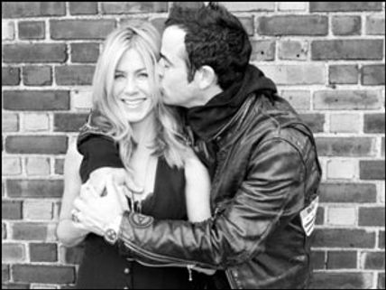 రొమాంటిక్ ఫోటోషూట్లో ఒకరికి ఒకరు తోడుగా..