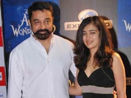 తండ్రి దగ్గర మెలకువలు నేర్చుకుంటున్న తనయ...!?