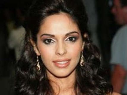 మల్లికా శెరావత్ స్టెప్ కు ఎల్లారేశ్వరి పాట