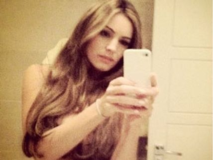 బాత్ రూమ్‌లో నగ్నంగా ఉన్న ఫోటో ట్విట్టర్‌లో...