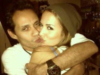 గర్ల ప్రెండ్‌ ముద్దు సీను ఫోటో ఫేస్‌బుక్‌లో