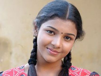 టెన్త్ క్లాస్ హీరోయిన్ న్యూడ్‌గా...