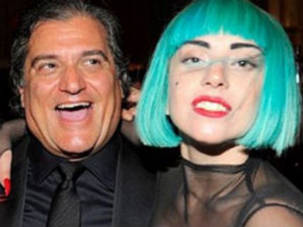 ప్రవర్తన మార్చుకోవాలని తండ్రికి వార్నింగ్: పాప్ స్టార్