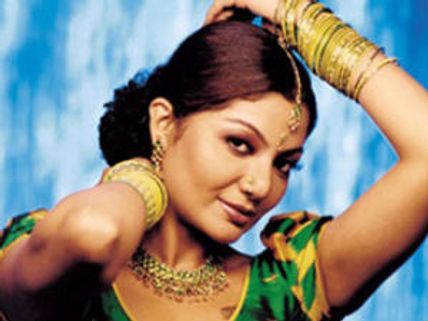 ఆల్ఫాన్సా ఆత్మహత్య యత్నం వెనక...?