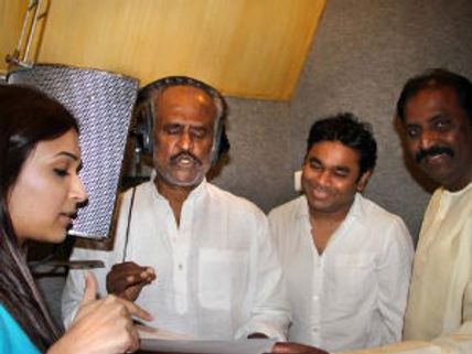 మరోసారి పాట పాడిన సూపర్ స్టార్