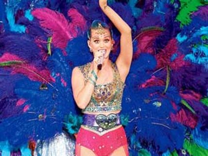 ప్రారంభోత్సవంలో మంత్ర ముగ్దుల్ని చేసిన 'పెర్రీ'