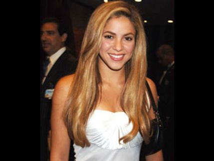 50 మిలియన్ ఫేస్‌బుక్ ఫ్యాన్స్‌కు చేరుకున్న పాప్ సింగర్