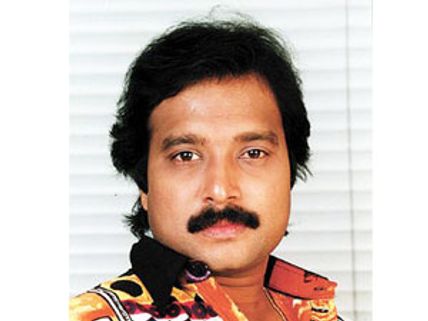 సీనియర్ హీరోకి గొంతు కాన్సర్ అంటూ...