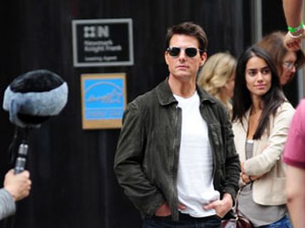 సూపర్ స్టార్ సర్‌ప్రైజ్, యూనిట్ మొత్తానికి వారానికో కొత్త ట్రీట్