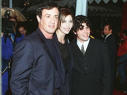 డ్రగ్స్ మోతాదు ఎక్కువ అవడం వల్లే శవమయ్యాడు: పోలీసులు