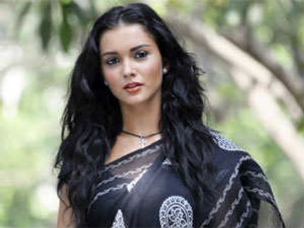 రాత్రి పార్టీలకు వెళ్లోద్దంటూ హీరోయిన్ కి స్ట్రాంగ్ వార్నింగ్ 