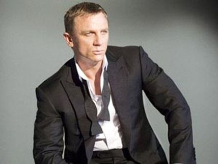 బెస్ట్ జేమ్స్ బాండ్‌ అంటూ డేనియేల్ గ్రెగ్‌కి రోజర్ మూర్ నుండి కితాబు