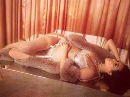 ఆ రాత్రి ఫ్యాన్స్‌కి నిద్రపట్టకుండా చేసిన హాట్‌లేడీ