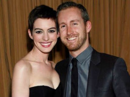 జ్యువెలరీ డిజైనర్‌ను పెళ్లాడిన అన్నా హాత్వే