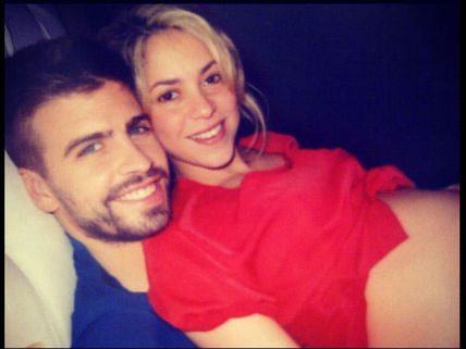 బాయ్ ఫ్రెండ్‌తో ప్రేమాయణం-గర్భవతైన పాప్ స్టార్