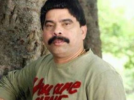 వేరే సినిమా  ఐటం సాంగ్ లో మెరుస్తున్న పవర్‌స్టార్‌