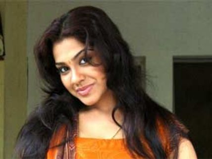 కమిడియన్ సరసన 'ప్రేమిస్తే' సంధ్య