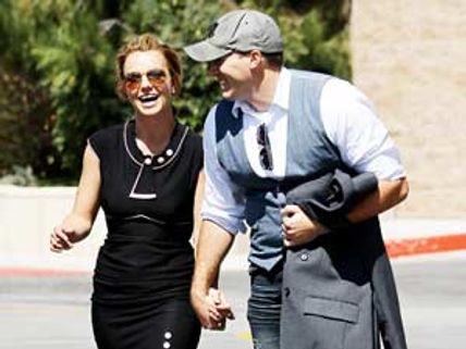 కొత్త ప్రియుడితో మీడియా కంటపడ్డ సెక్సీలేడీ (ఫోటో)