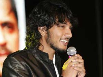 తెలుగు చిత్రం రీమేక్ లో ‘కడలి ’హీరో