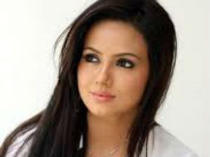 అవకాశాల కోసం అలా సర్దుకుపోవాల్సిందేనా? ...హీరోయిన్  సూటి ప్రశ్న