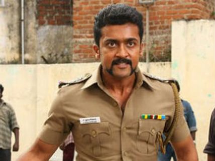 అనుష్క కోసం సముద్రంలో హీరో  సూర్య  ఫైట్