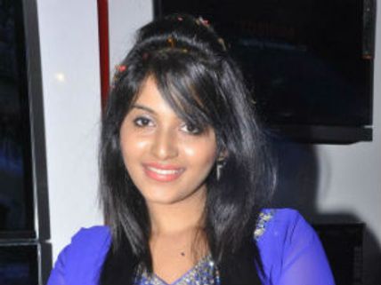 అంజలికి మరో షాక్ 