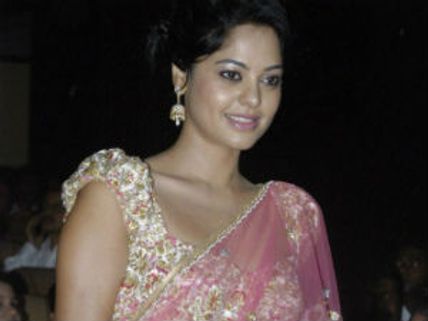 బిందుమాధవికి  షాక్‌!