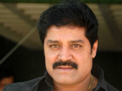  ఏంటీ శ్రీహరికి  ఒంట్లో బాగోలేదా?
