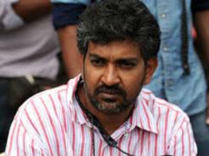 'అత్తారింటికి దారేది'  ఎఫెక్ట్:  రాజమౌళి జాగ్రత్తలు