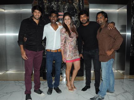  పార్టీలో నయనతార ఉత్సాహంగా, సెక్సీగా....(ఫోటోలు)