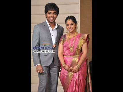  ముద్దులు, రొమాన్స్ నా భార్య వద్దంటోంది: జీవీ ప్రకాష్