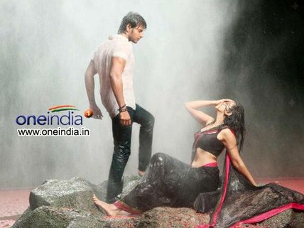 హ్యాపీ జర్నీ (‘వెంకటాద్రి ఎక్స్‌ప్రెస్’రివ్యూ) 