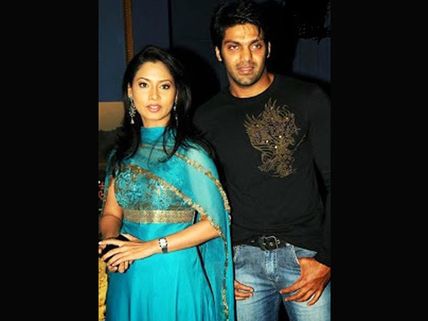 షాకింగ్: హీరో ఆర్యకు పబ్లిక్‌గా హీరోయిన్ పెళ్లి ప్రపోజల్