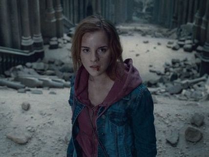 నెత్తురు కారేట్లు ముద్దు పెట్టిన ఆ భామ